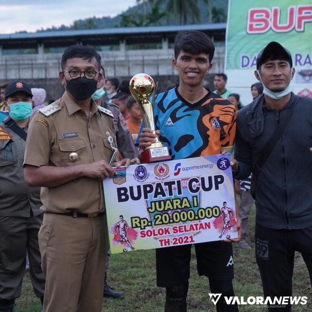 <p>Khairunnas Janjikan Bupati Solsel Cup jadi Iven Tahunan<p>