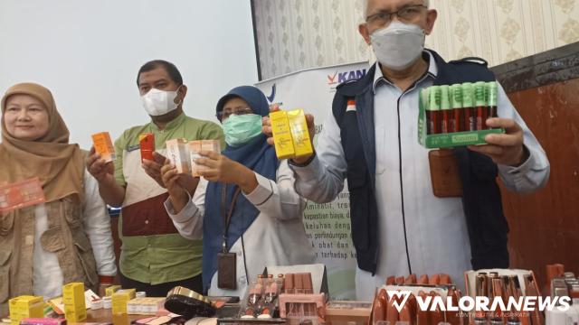 <p>Waspada1! BBPOM Temukan 185 Kosmetik Ilegal Dijual Bebas di Sumatera Barat<p>