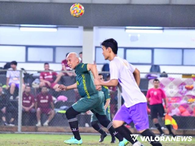 <p>Mahyeldi Pimpin Sakato FC Tumbangkan Tanah Abang FC 3:1<p>