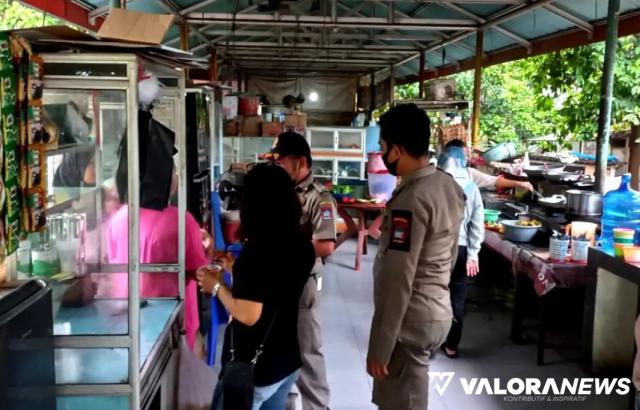 <p>Pemilik Dua Warung Nasi Ditegur Satpol PP Padang, Ini Sebabnya<p>