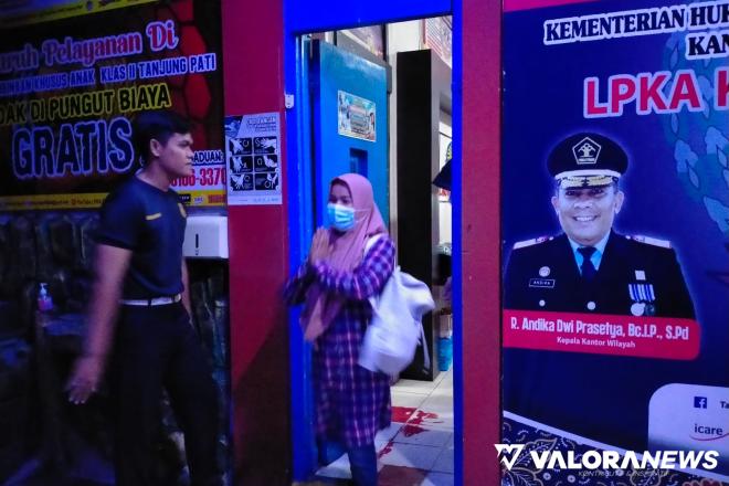 <p>Penangguhan Penahanan Enam Tersangka Dugaan Korupsi Dana Covid19 di Payakumbuh Dikabulkan<p>