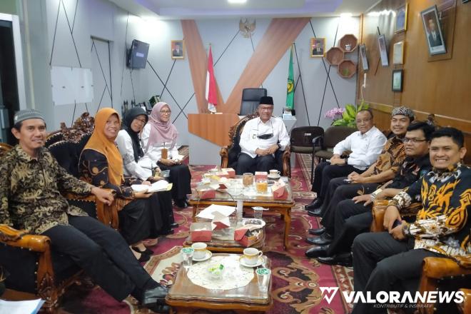 <p>Senator Muslim M Yatim Tinjau Kesiapan Keberangkatan CJH Bukittinggi<p>