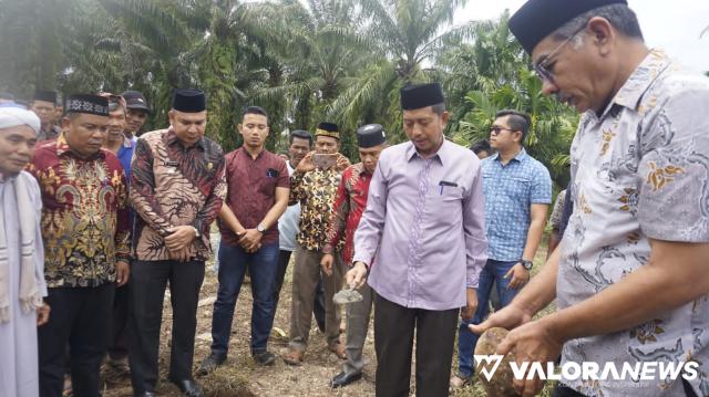 <p>Wabup Pasbar Ajak Masyarakat Gotong Royang Wujudkan Pembangunan Ulang Masjid Raya Al Ikhlas<p>
