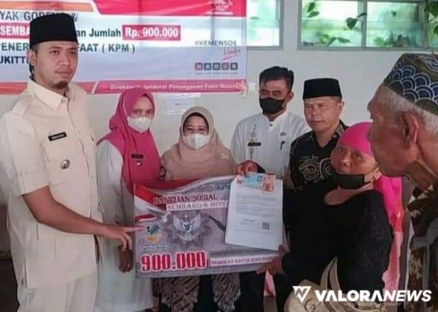 <p>Erman Safar Serahkan Bansos Kartu Sembako dan BLT Minyak Goreng Kecamatan ABTB<p>