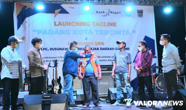 <p>Tagline Padang Kota Tercinta di Gunung Padang Diluncurkan, Hendri Septa: Terima Kasih Bank Nagari<p>
