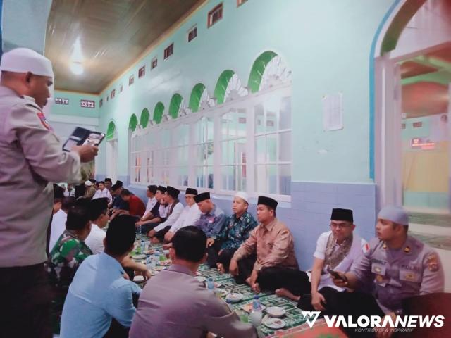<p>Warga Desa Sioban dan Gubernur Sumbar Buka Bersama di Masjid Nurul Iman<p>