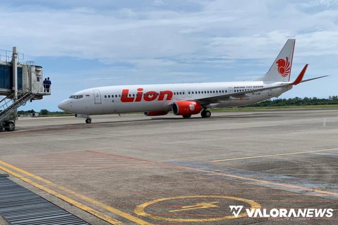 <p>Lion Air 'Putar Kepala' ke Bandara Minangkabau, Masker Oksigen Sempat Keluar<p>