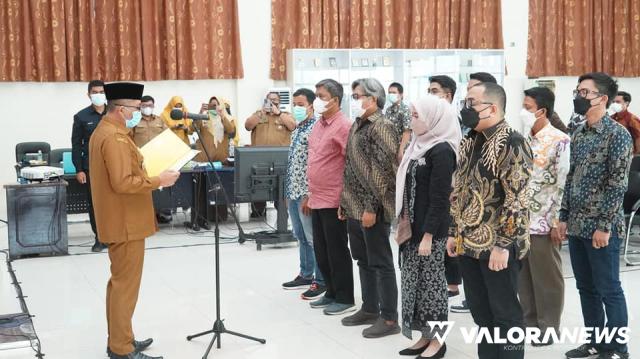 <p>Hendri Septa Tunjuk Tomy Iskandar Syarif Pimpin Komite Ekonomi Kreatif Padang<p>