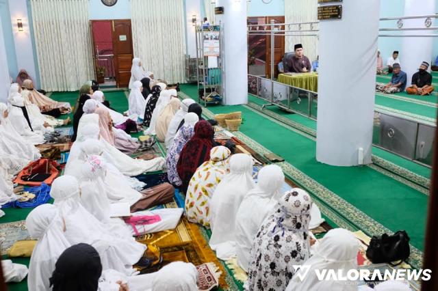 <p>Fadly Amran Ingatkan Jemaah Masjid Nurul Amri tentang Bahaya Stunting<p>