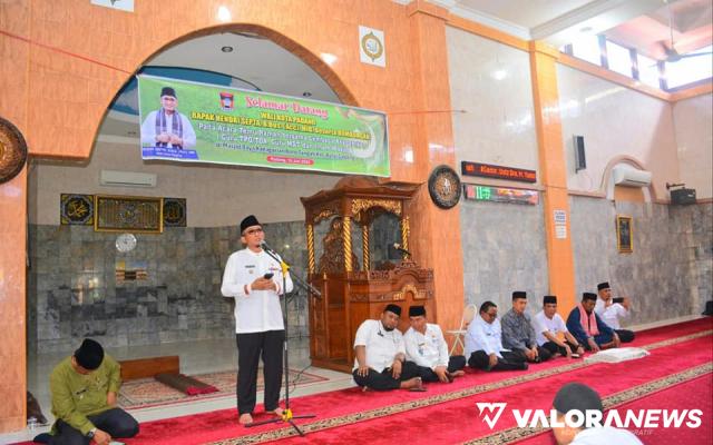 <p>Hendri Septa Serahkan Honor Imam, Guru MDT dan TPQ/TQA Koto Tangah<p>