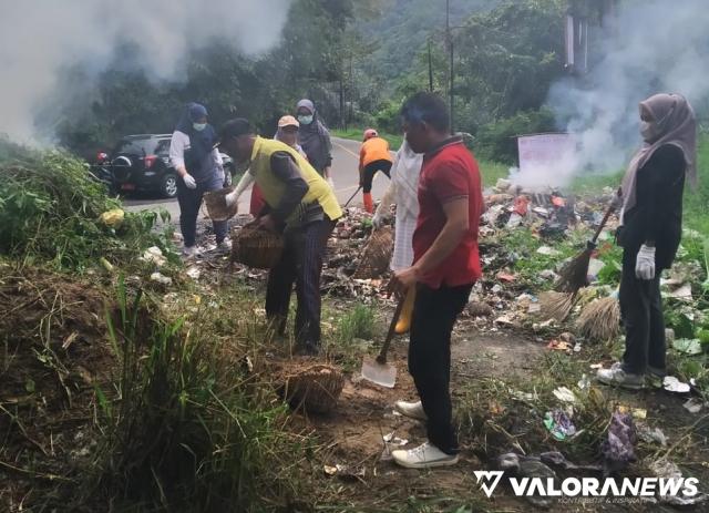 <p>Tumpukan Sampah di Kelok Dalam Dibersihkan ASN dari Dua Kecamatan<p>