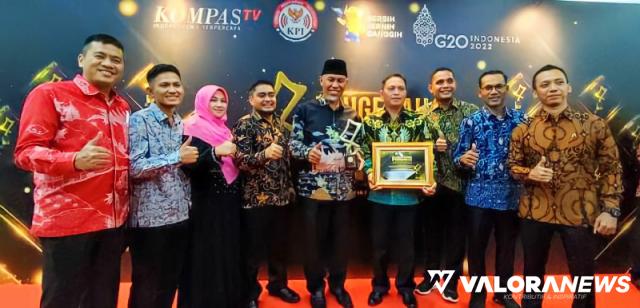 <p>Pemprov Sumbar dan RRI Bukittinggi Raih Anugerah KPI Award 2022<p>