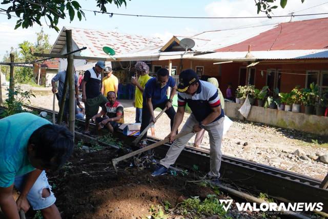 <p>Asrul Gotong Royong Bersama Warga Silaing Atas dan Kampung Manggis<p>