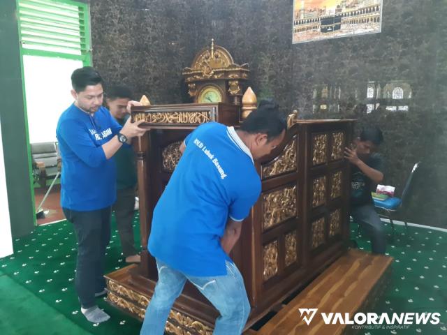 <p>Yulia Furniture Sumbangkan 1 Set Mimbar untuk Masjid Agung Nurul Fallah<p>