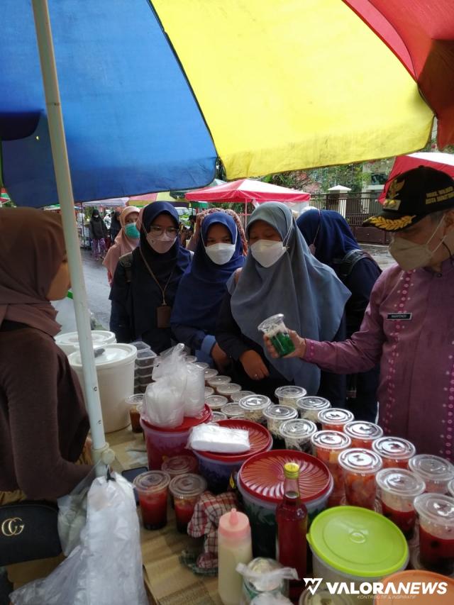 <p>Loka POM Payakumbuh Ambil 22 Sampel Makanan di Pasar Pabukoan Belakang Balok<p>