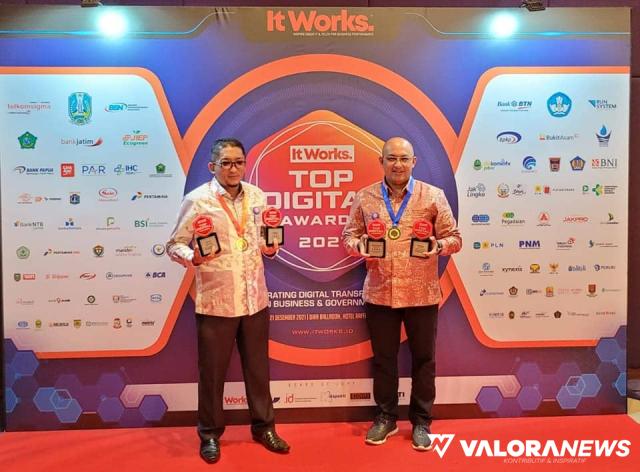<p>Wako dan Dirut Perumda PDAM Padang Raih Top Digital Awards 2021<p>