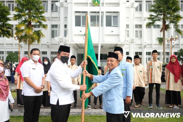 <p>Asrul Lepas Kafilah FASI Padang Panjang ke Palembang<p>