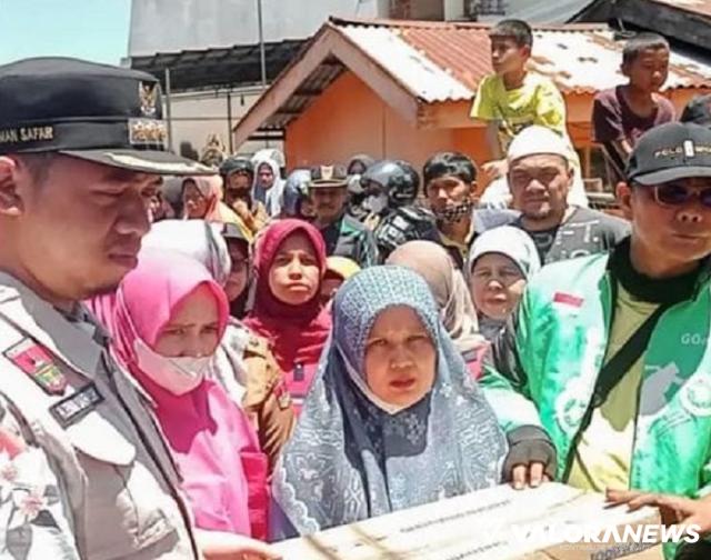 <p>4 Petak Rumah Terbakar di Gang Nangka, Erman Safar Langsung Serahkan Bantuan<p>