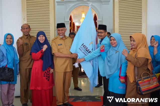 <p>Mahyeldi Lepas Guru PAUD Sampaikan Aspirasi ke Jakarta di Istana Gubernur<p>
