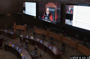 <p>Hakim MK Nyatakan Gugatan Tri Suryadi-Taslim Lewat Tenggang Waktu<p>