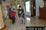 <p>Masjid di Padang Timur Disemprot Disinfektan Antisipasi Covid19<p>