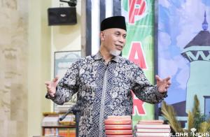 <p>Daur Ulang Sampah Pasar Padang Lua, Mahyeldi: Hasilnyo Labiah Gadang dari Gaji Gubernur<p>