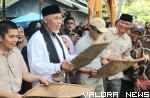 <p>Warga Padang Sibusuak Gelar Pesta Rakyat, Mahyeldi: Terus Pelihara Permainan Tradisi dan Budaya<p>
